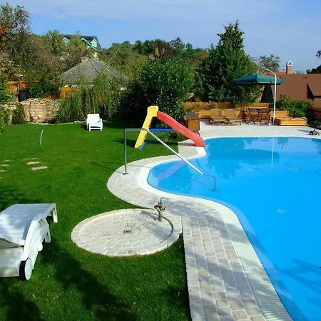 Nadfedeles Apartmanhaz Balatonalmádi