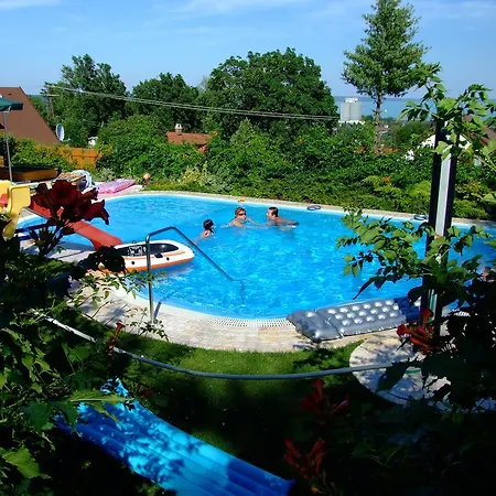 Nadfedeles Apartmanhaz *