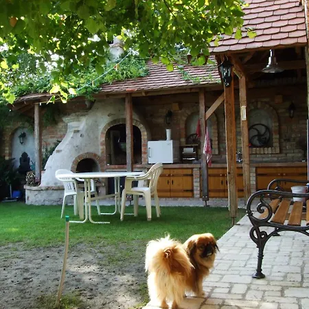 Nadfedeles Apartmanhaz * Balatonalmádi