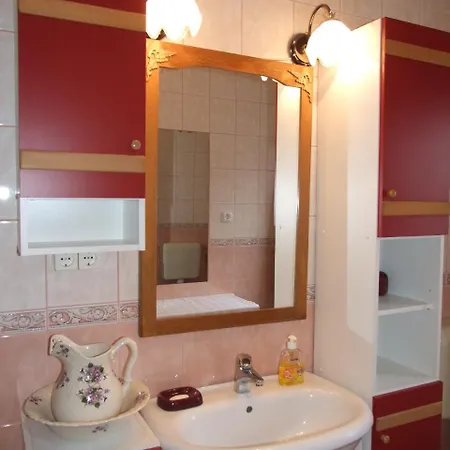 Nadfedeles Apartmanhaz Apartamento